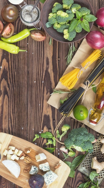 Ingrediencie na drevenom stole